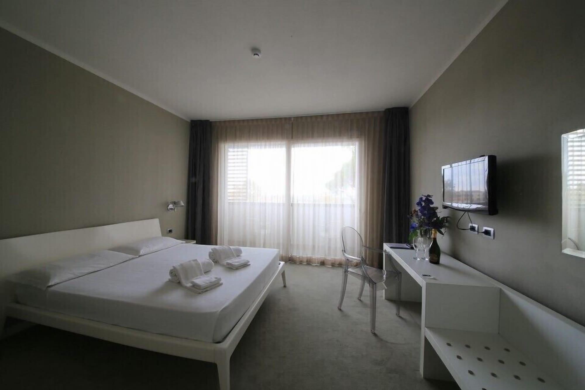 Terme Di Venturina Hotel เวนตูรีนา แตร์เม ภายนอก รูปภาพ